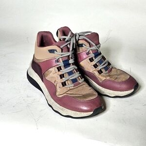 Clarks Women's Burgundy Hiking Boot. Size 9 used